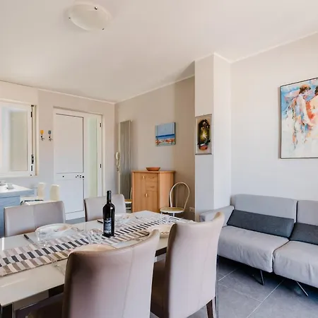 Valentina A 5 Posti Apartment *